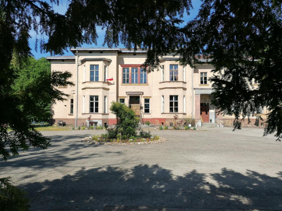 Palac Paprotno Karnice Екстер'єр фото