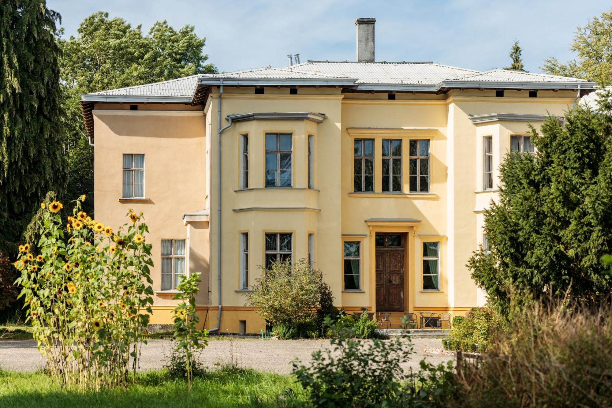 Palac Paprotno Karnice Екстер'єр фото
